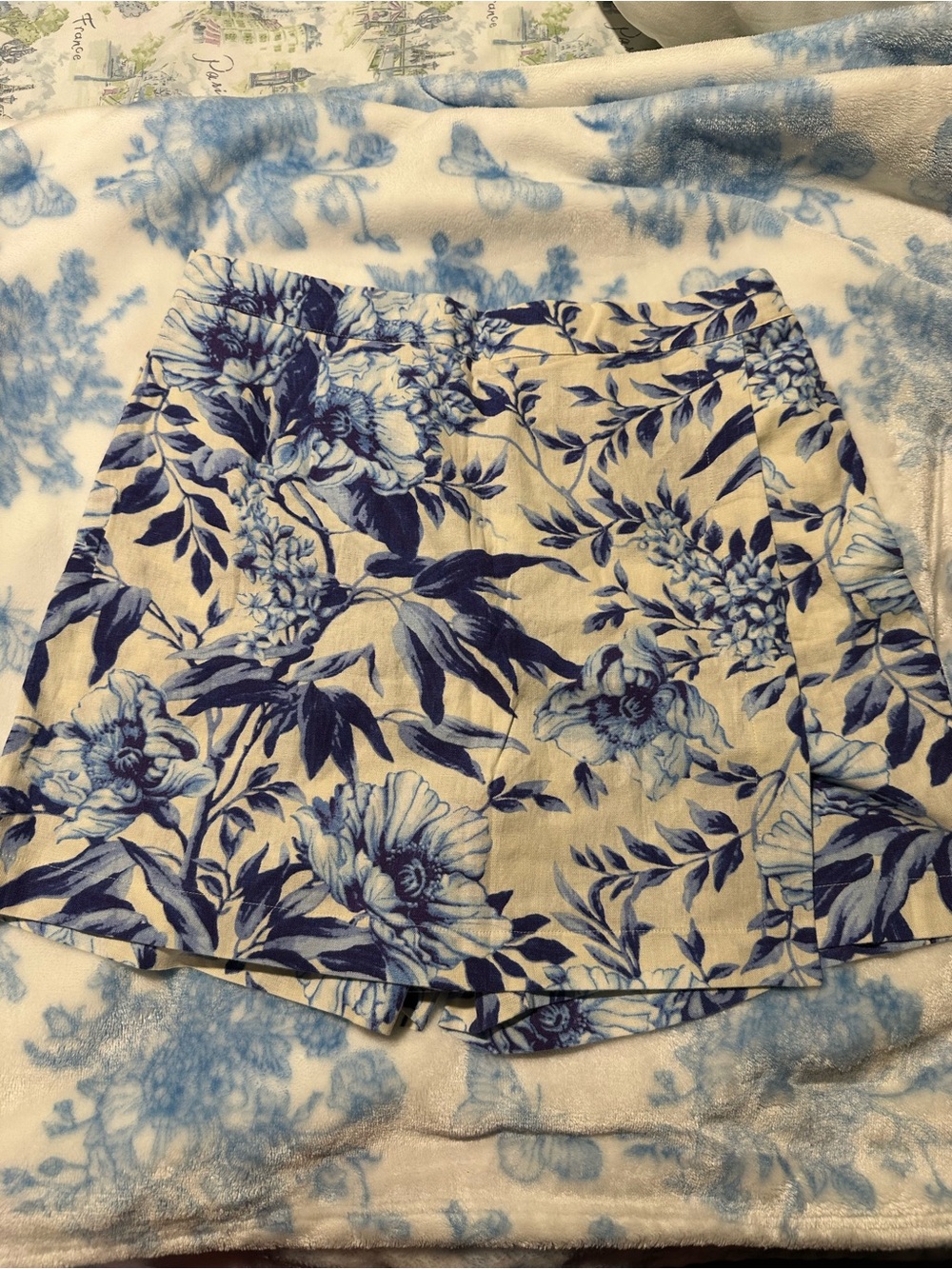 Ellen Tracy Blue Floral Skort